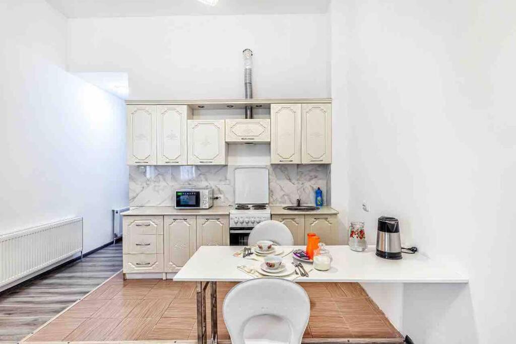 Уютная Квартира С Террасой В Сердце Столицы Apartment Taldykol Exterior foto